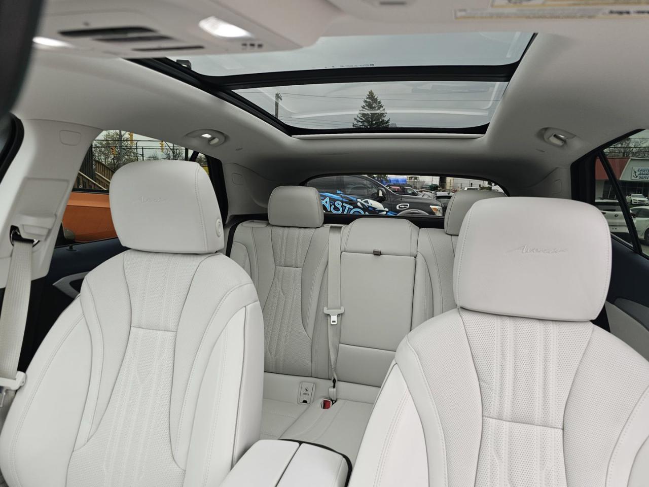2024 Buick Envision Avenir AWD, ONLY 7400 KMS, Remote Start - Photo #21