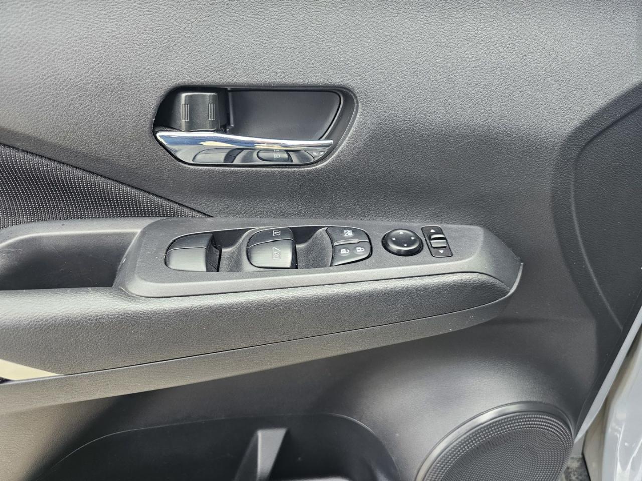 2023 Nissan Kicks SV FWD, Fuel Efficient, Low kms, Remote Start - Photo #9