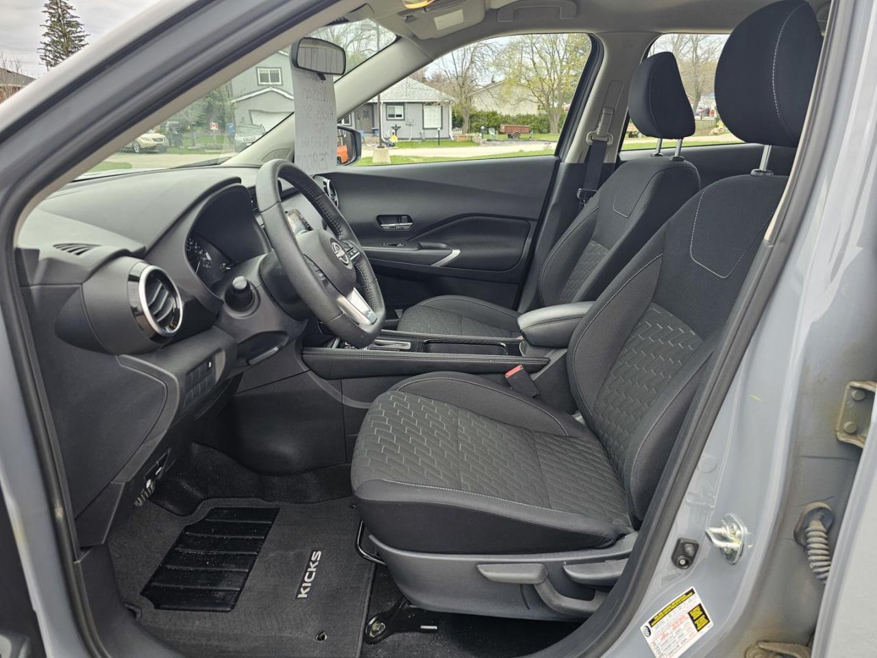 2023 Nissan Kicks SV FWD, Fuel Efficient, Low kms, Remote Start - Photo #10