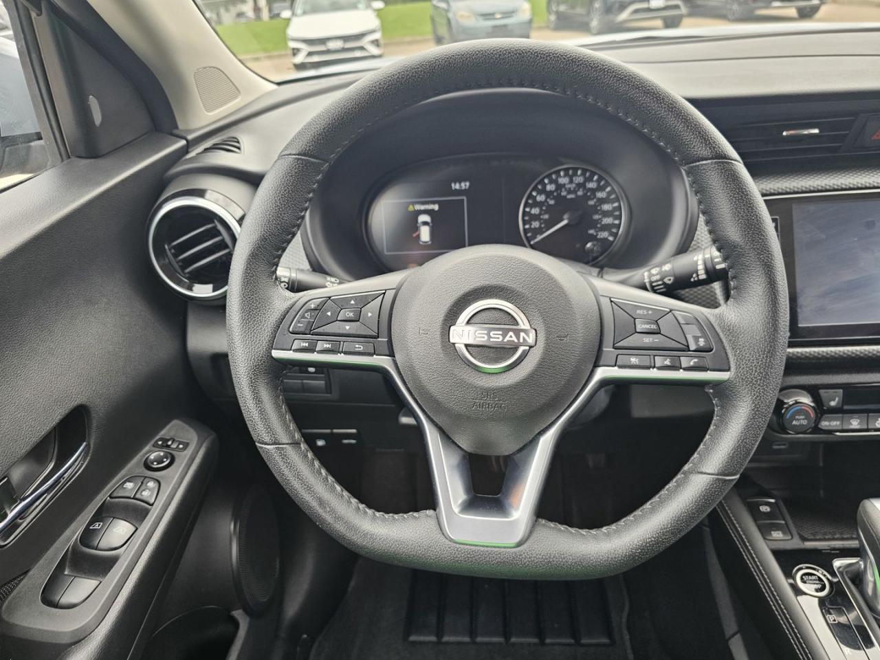 2023 Nissan Kicks SV FWD, Fuel Efficient, Low kms, Remote Start - Photo #12