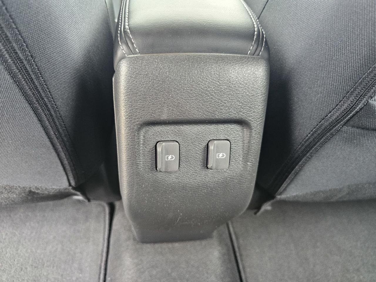 2023 Nissan Kicks SV FWD, Fuel Efficient, Low kms, Remote Start - Photo #17