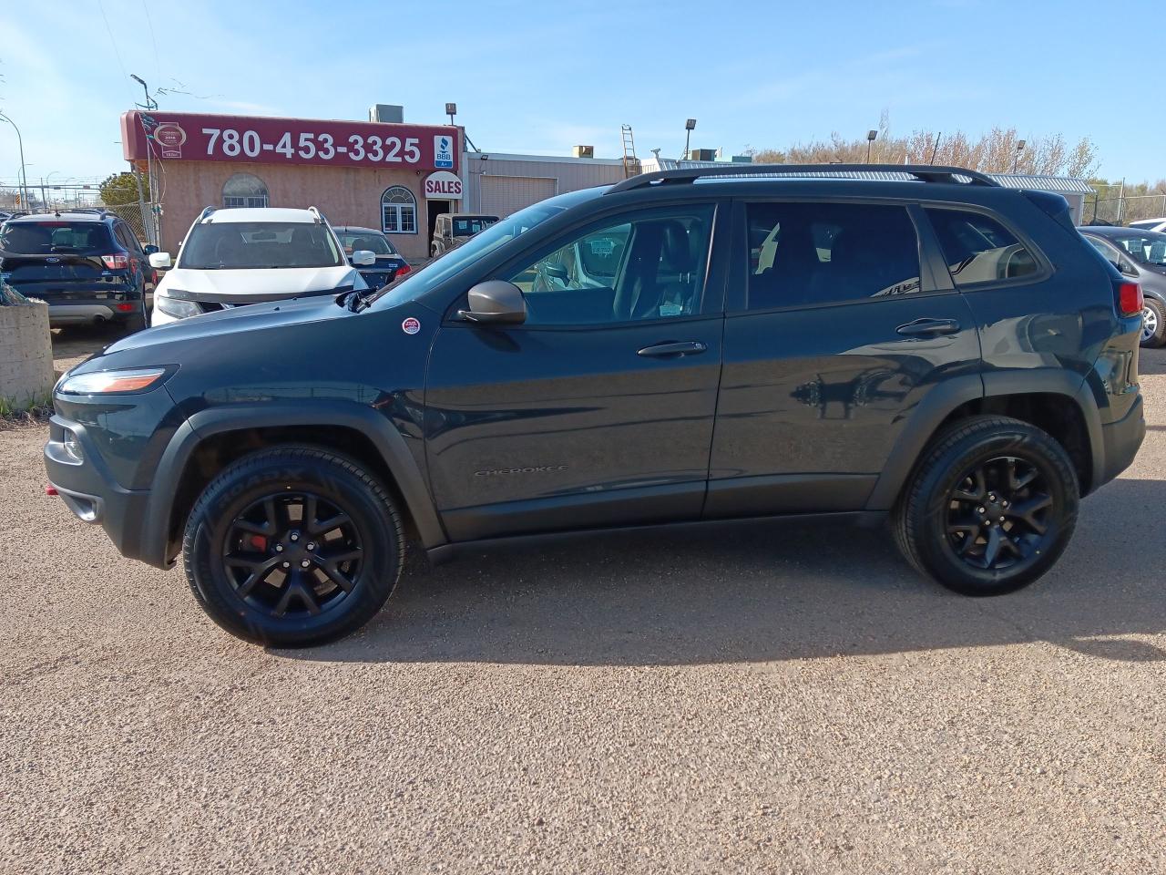 2017 Jeep Cherokee Trailhawk 4X4, Leather, BU Cam - Photo #4