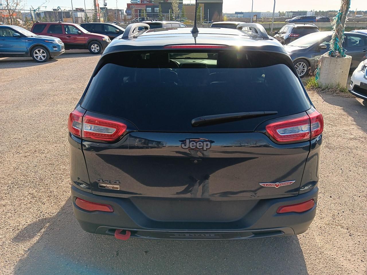 2017 Jeep Cherokee Trailhawk 4X4, Leather, BU Cam - Photo #6