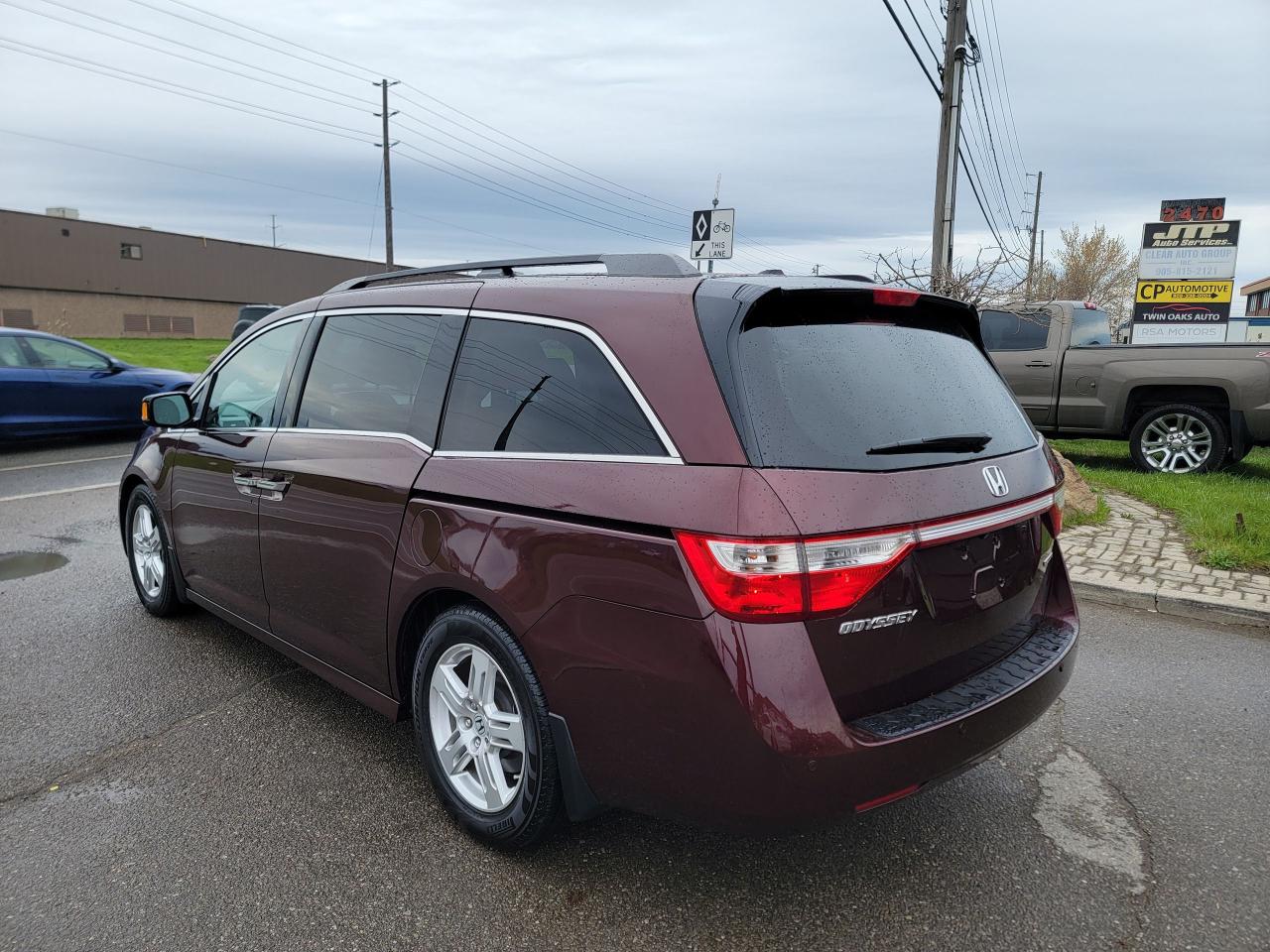 2012 Honda Odyssey Touring - Photo #7