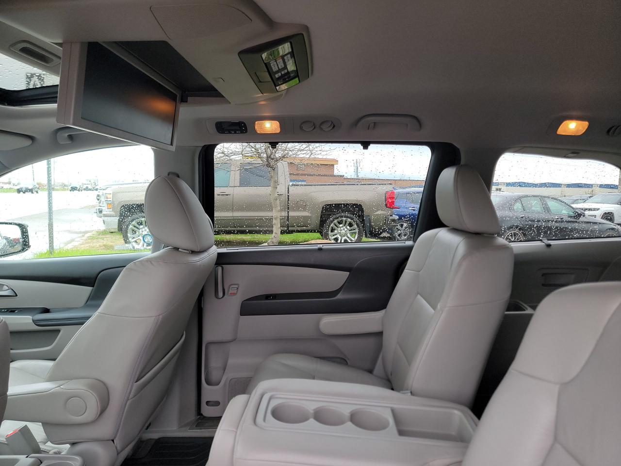 2012 Honda Odyssey Touring - Photo #19