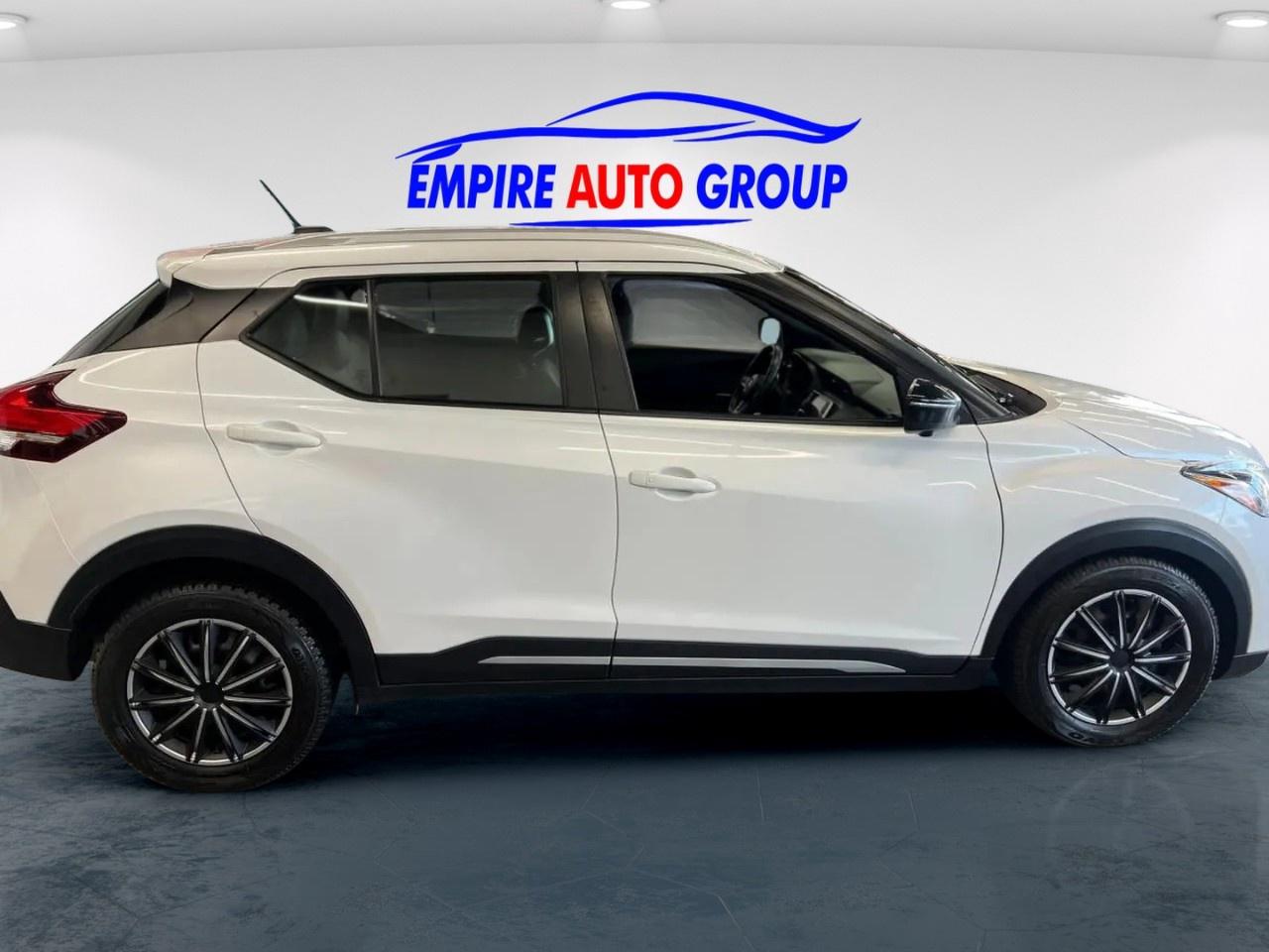 2019 Nissan Kicks SR Photo