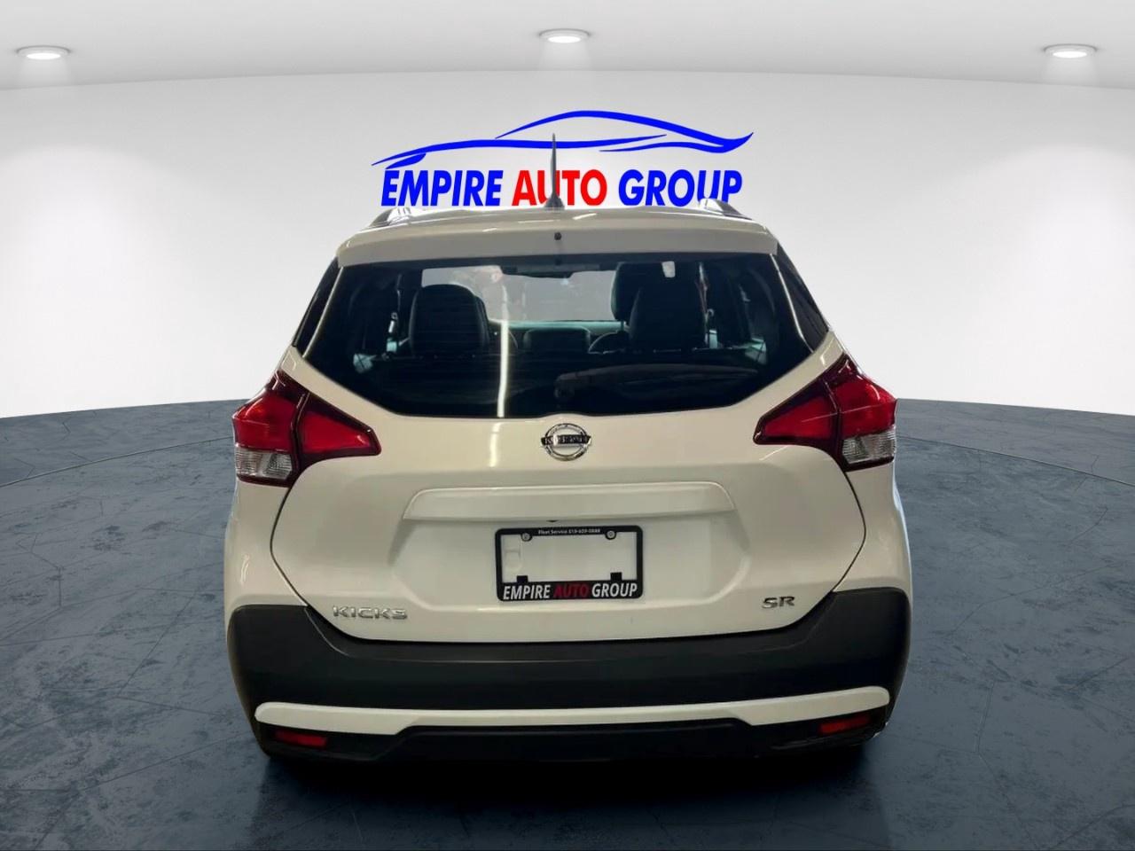 2019 Nissan Kicks SR Photo