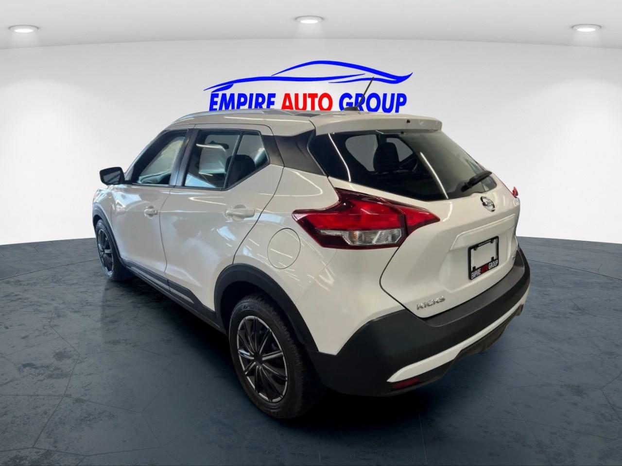 2019 Nissan Kicks SR Photo