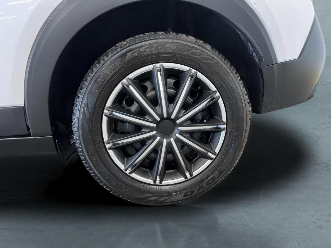 2019 Nissan Kicks SR Photo