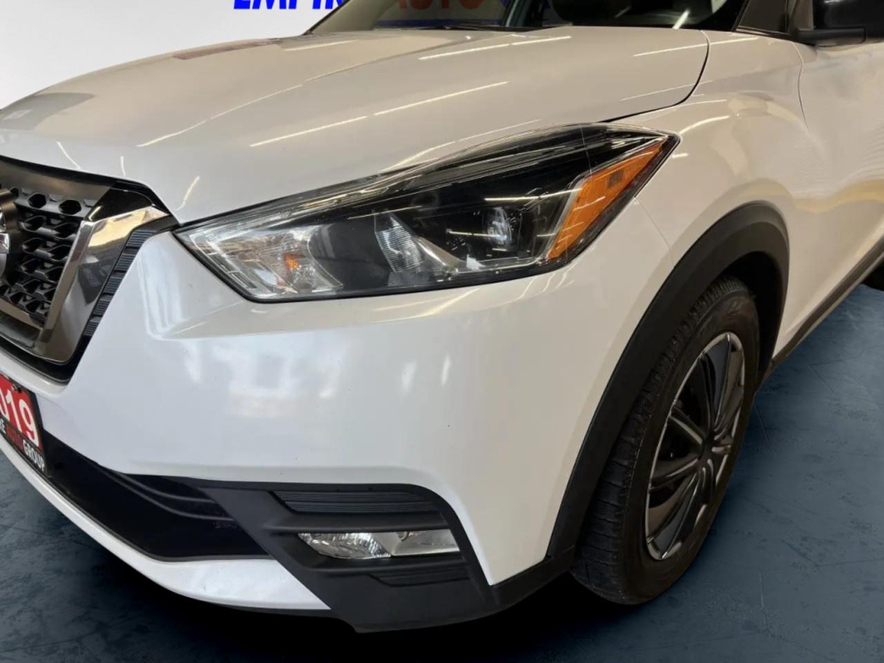 2019 Nissan Kicks SR Photo