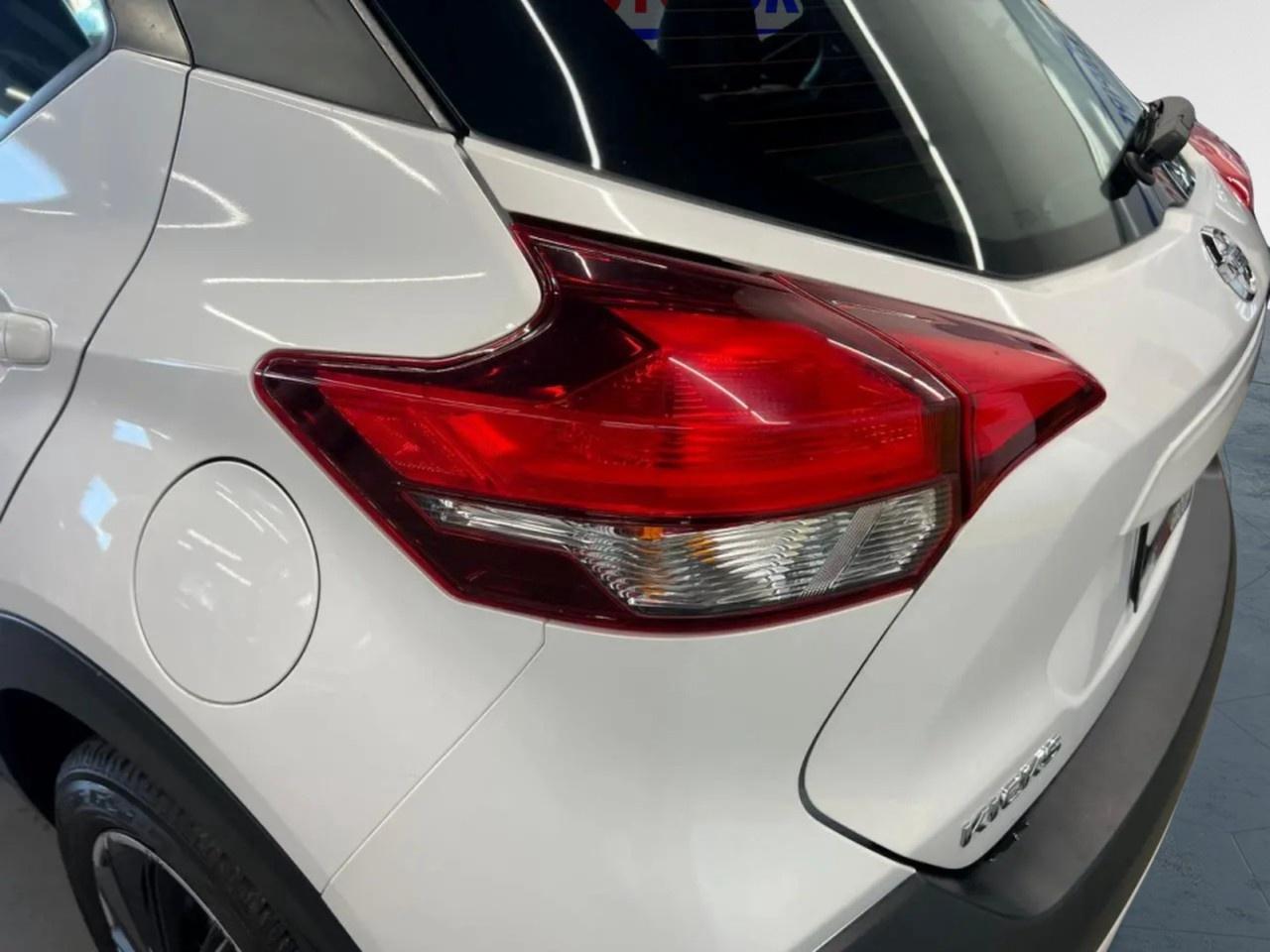 2019 Nissan Kicks SR Photo