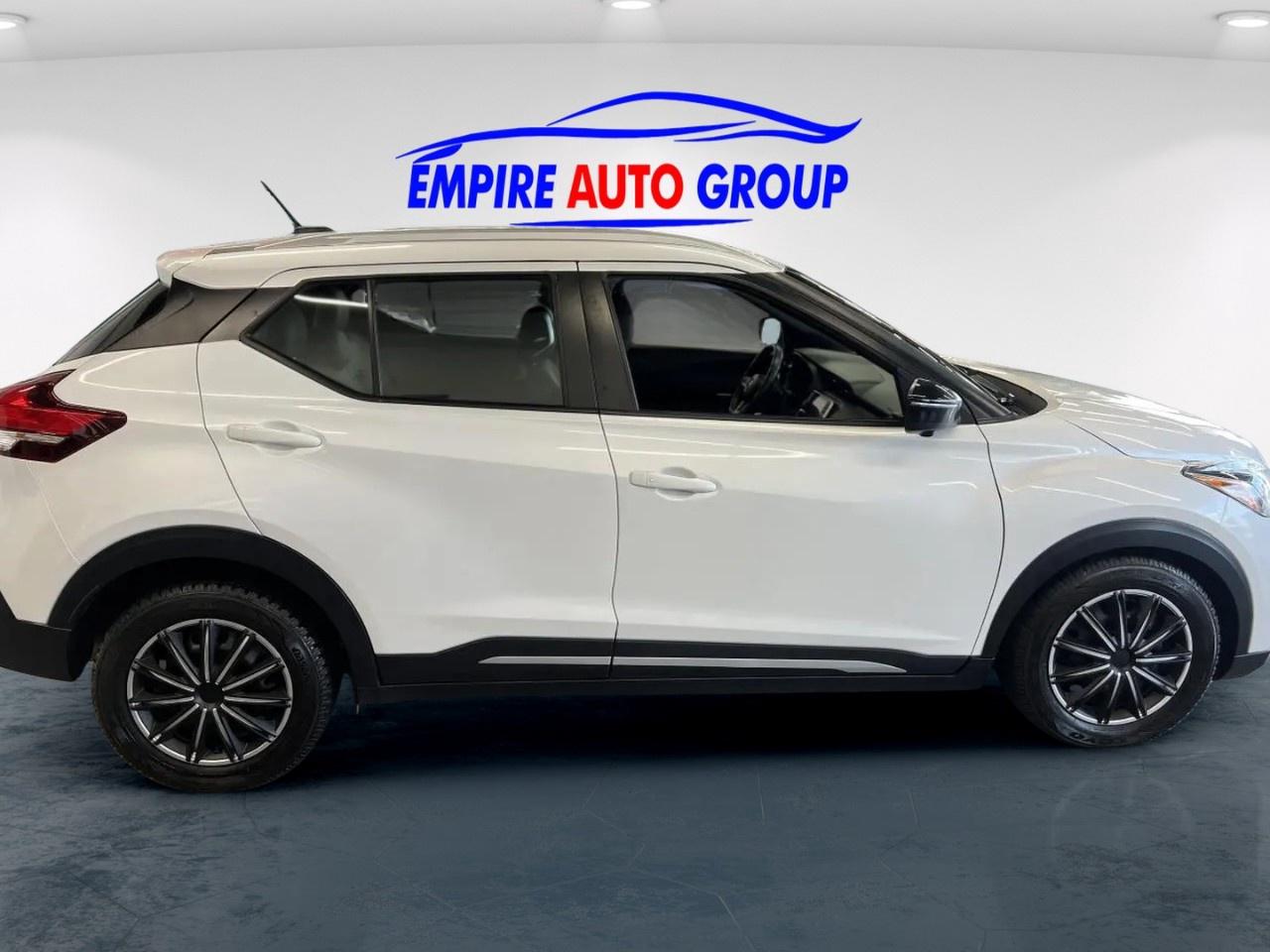 2019 Nissan Kicks SR Photo