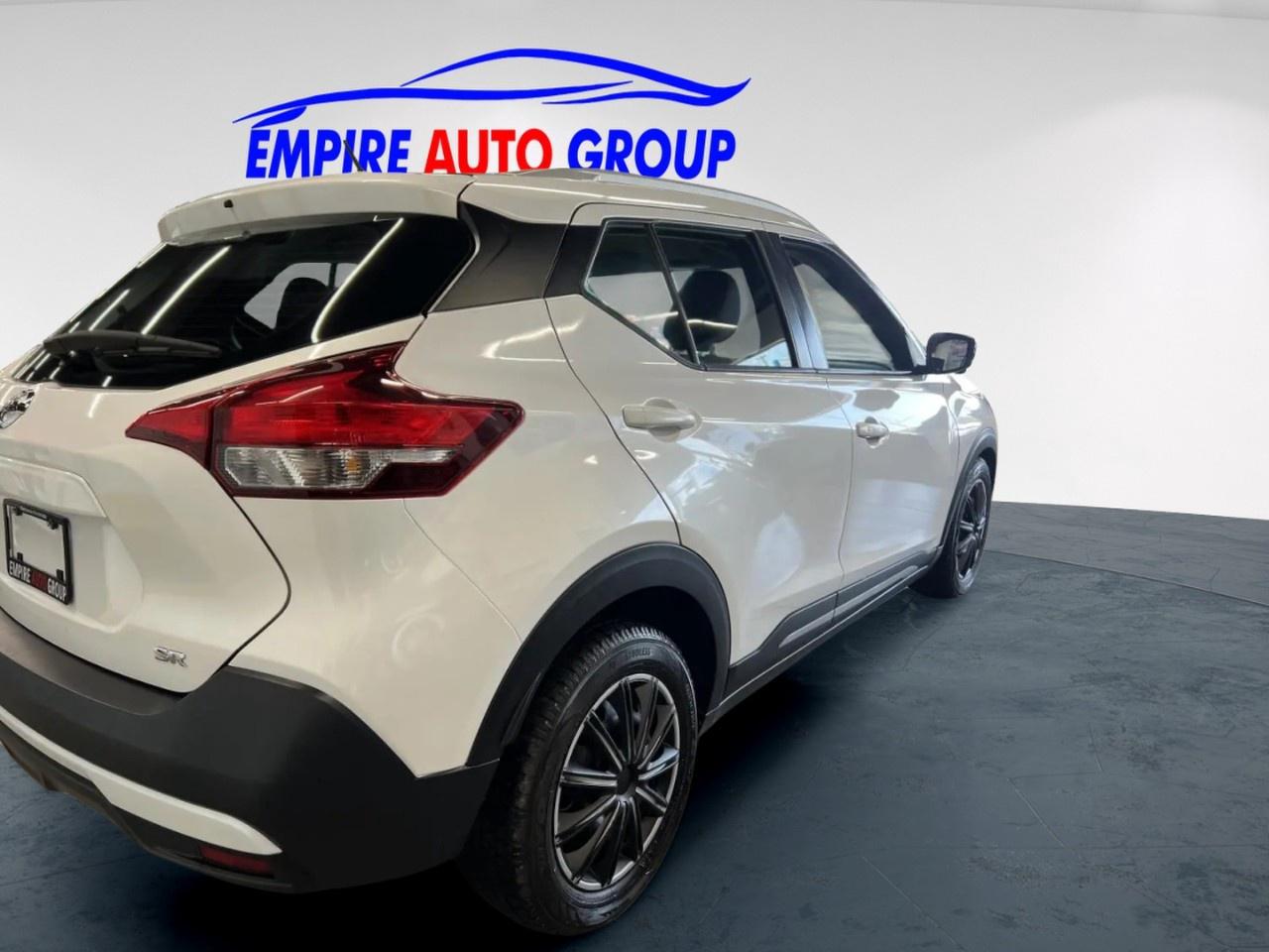 2019 Nissan Kicks SR Photo