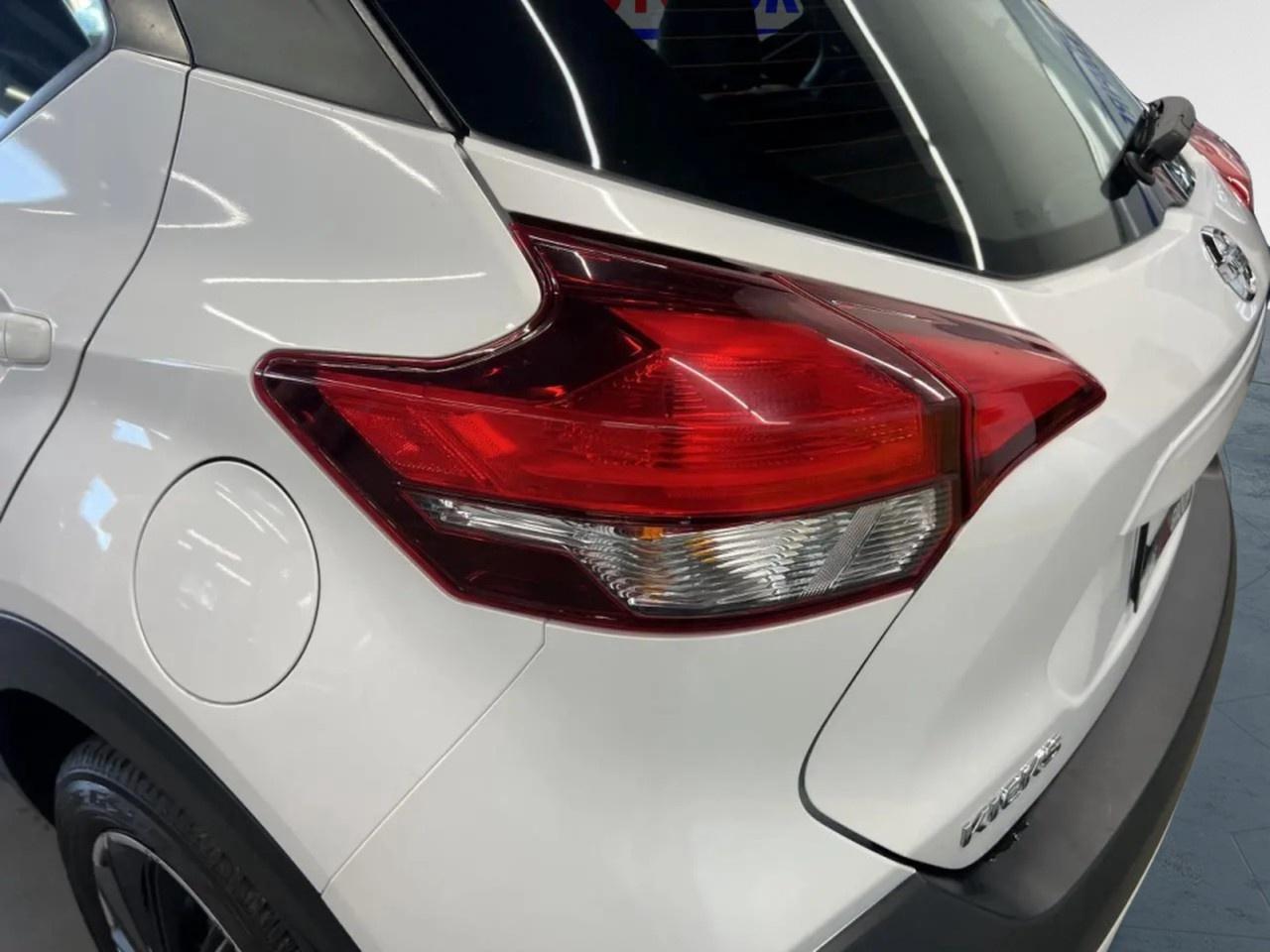 2019 Nissan Kicks SR Photo