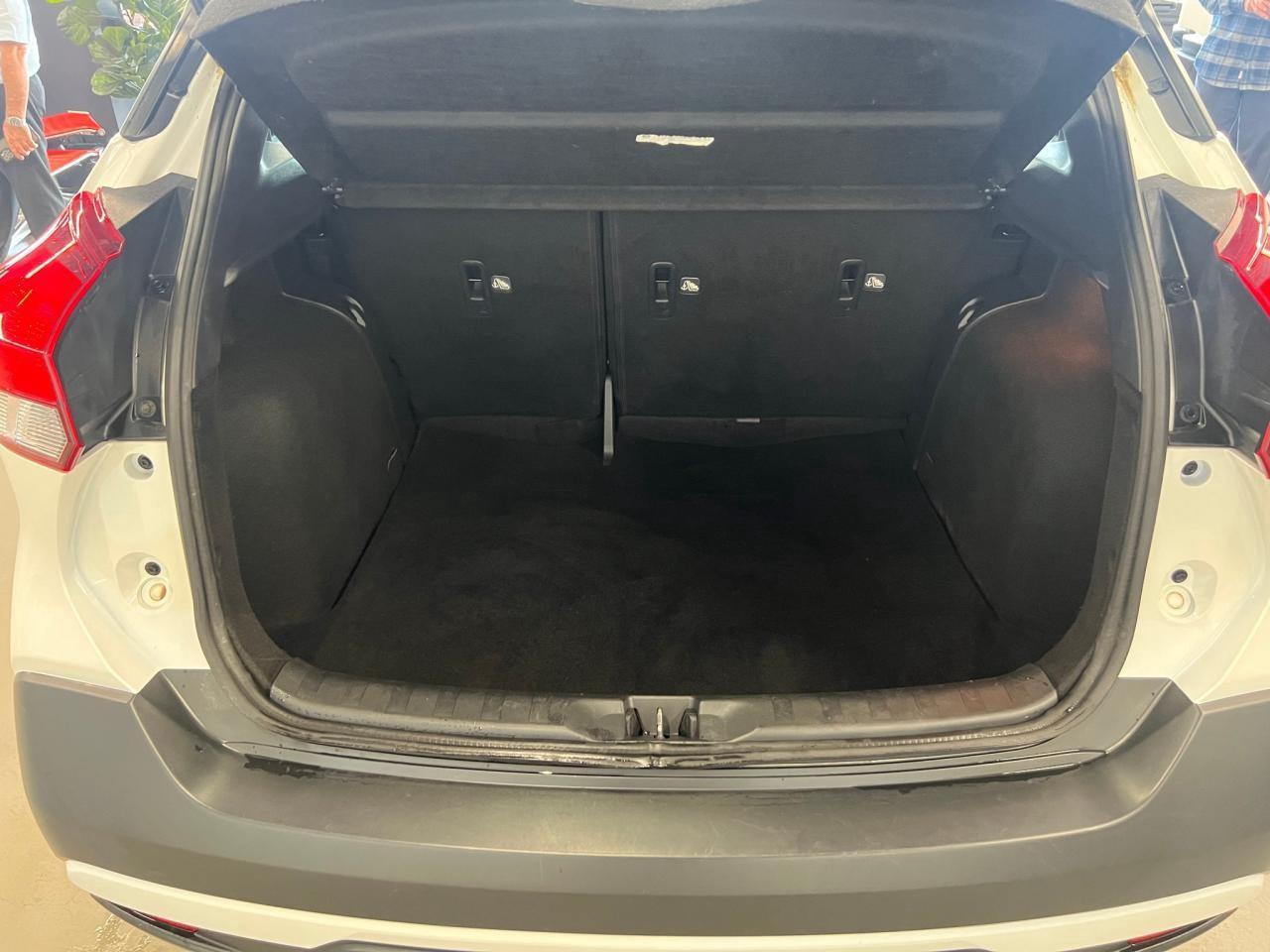 2019 Nissan Kicks SR Photo