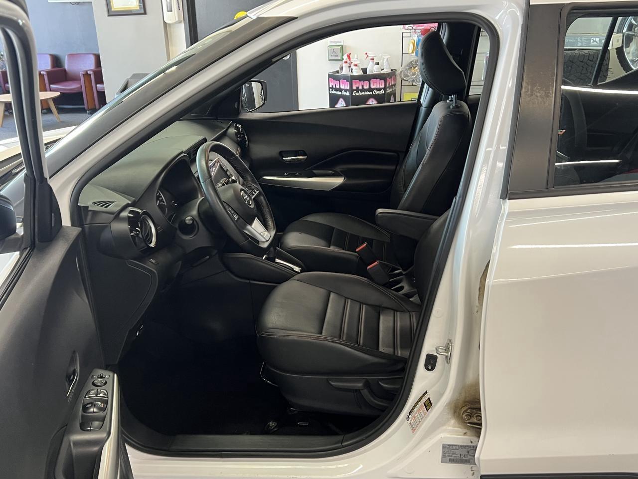 2019 Nissan Kicks SR Photo