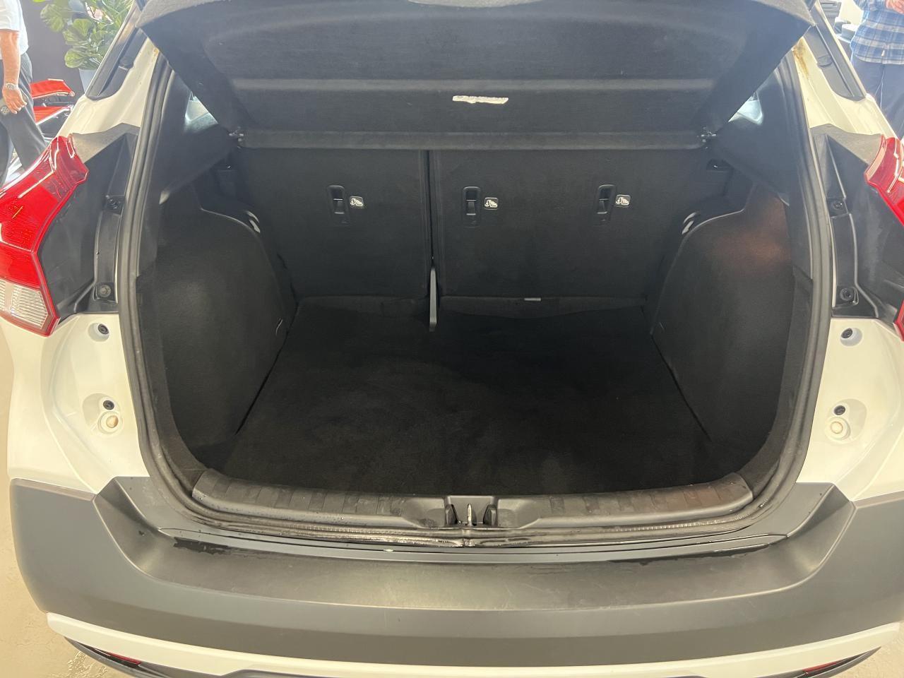 2019 Nissan Kicks SR Photo