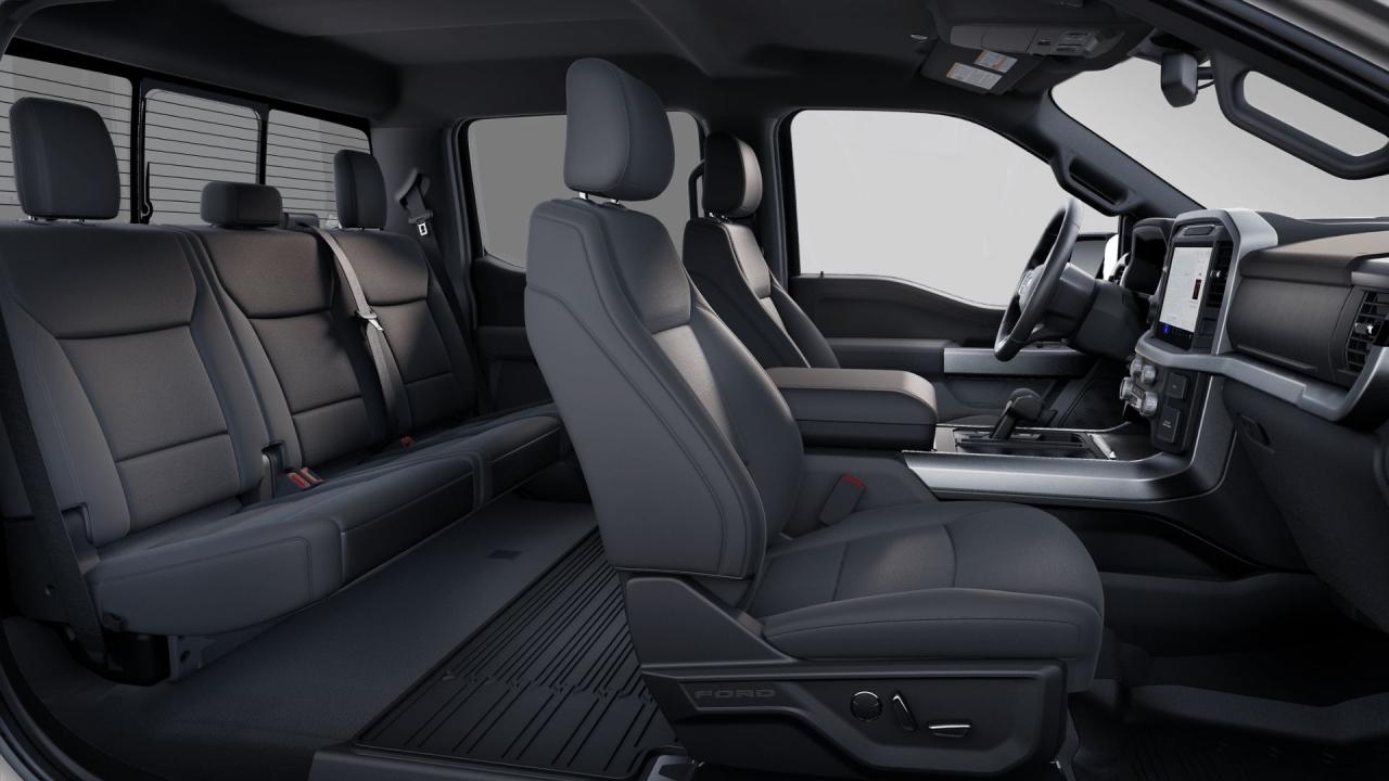 2025 Ford F-150 XLT 4WD SuperCrew 5.5' Box 302A Photo5