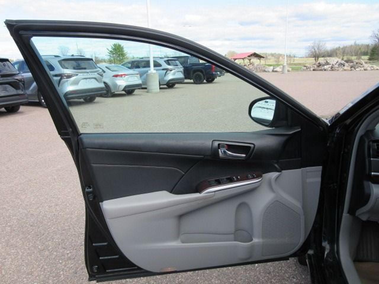 2013 Toyota Camry XLE - Photo #12