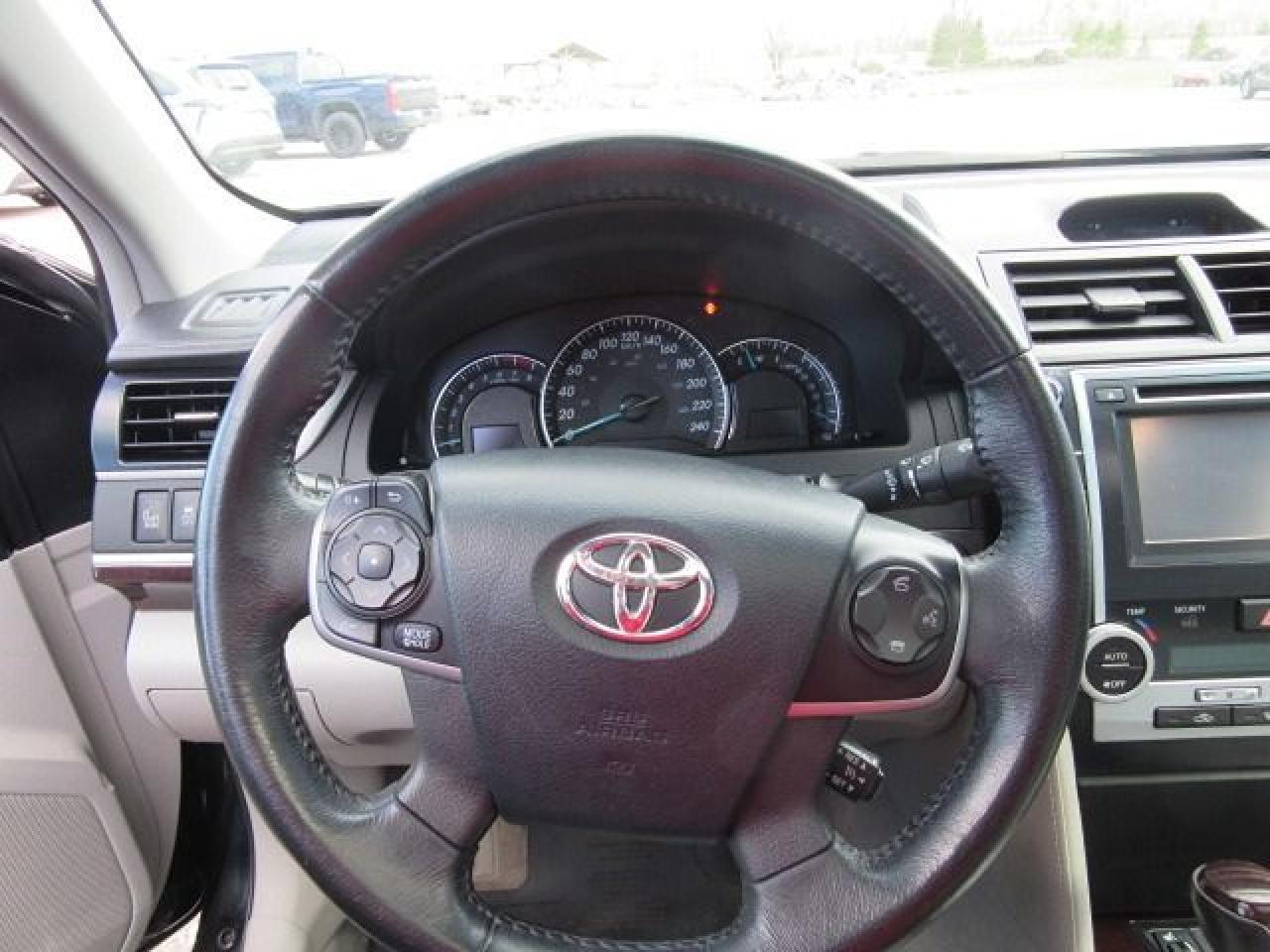 2013 Toyota Camry XLE - Photo #15