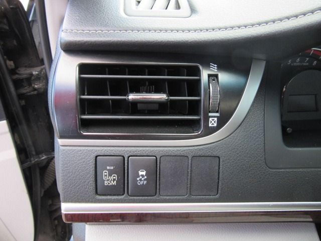 2013 Toyota Camry XLE - Photo #17