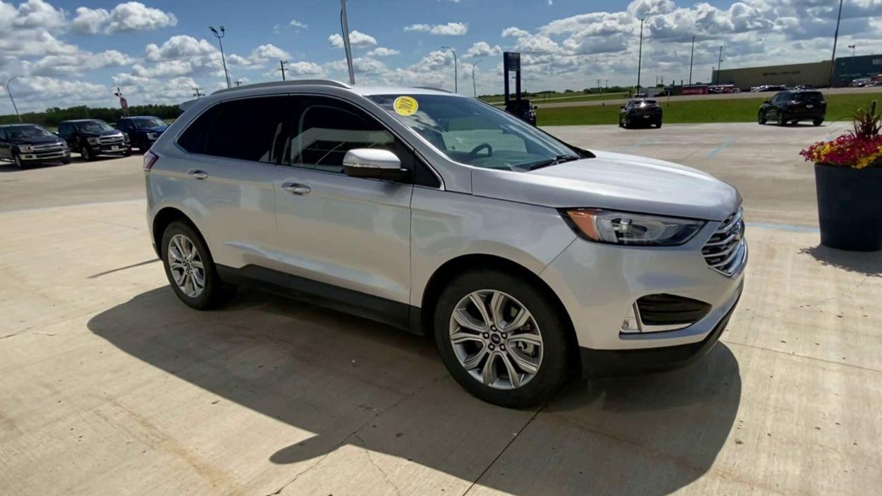 2019 Ford Edge Titanium AWD Photo1