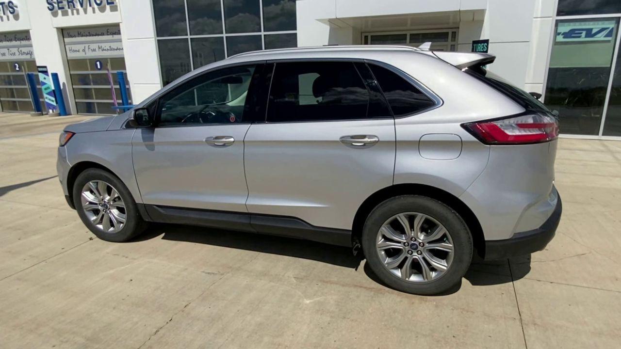 2019 Ford Edge Titanium AWD Photo5