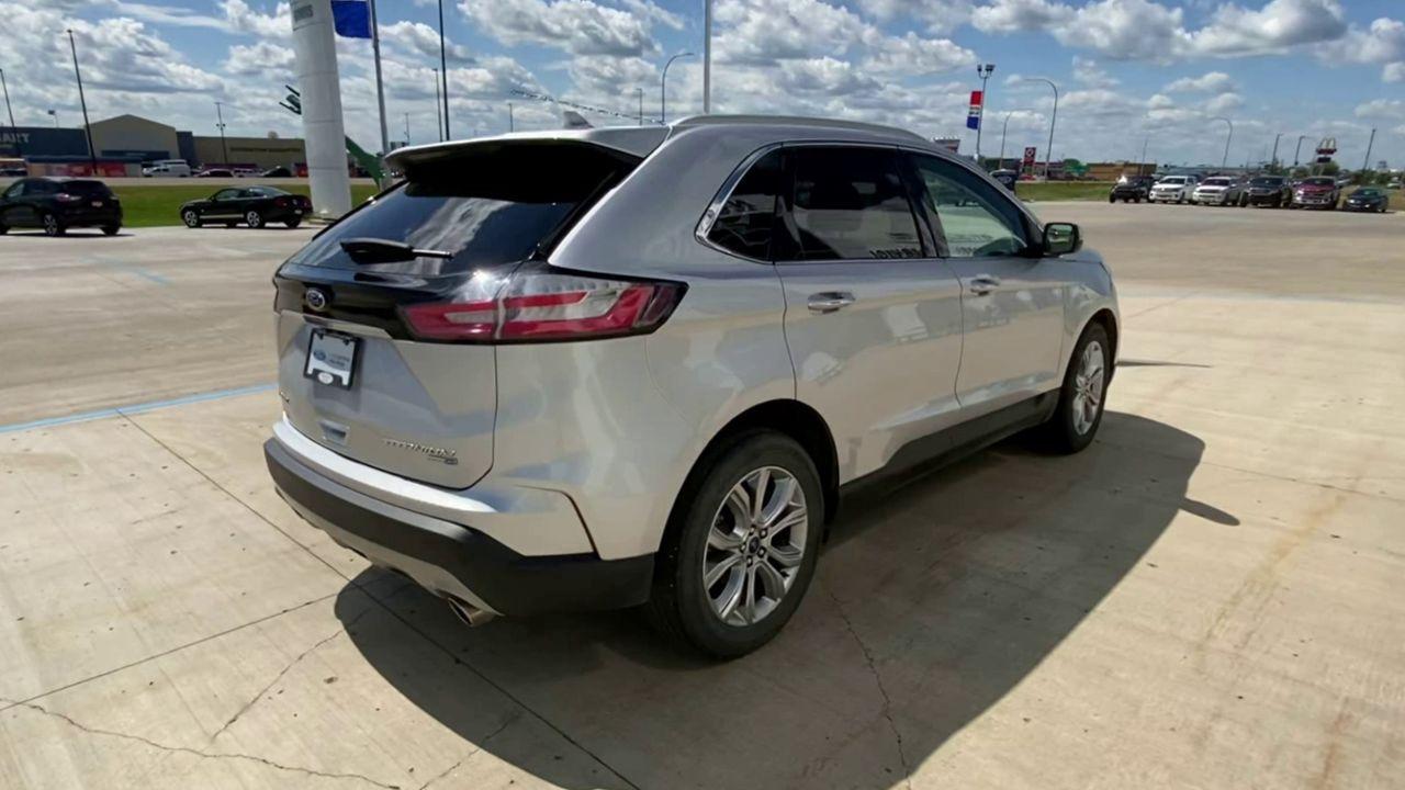 2019 Ford Edge Titanium AWD Photo5