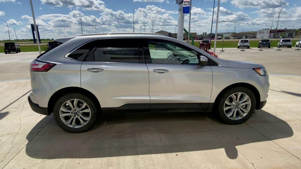 2019 Ford Edge Titanium AWD Photo5
