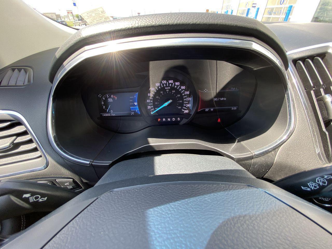 2019 Ford Edge Titanium AWD Photo5