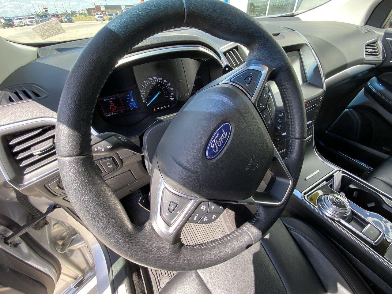 2019 Ford Edge Titanium AWD Photo5