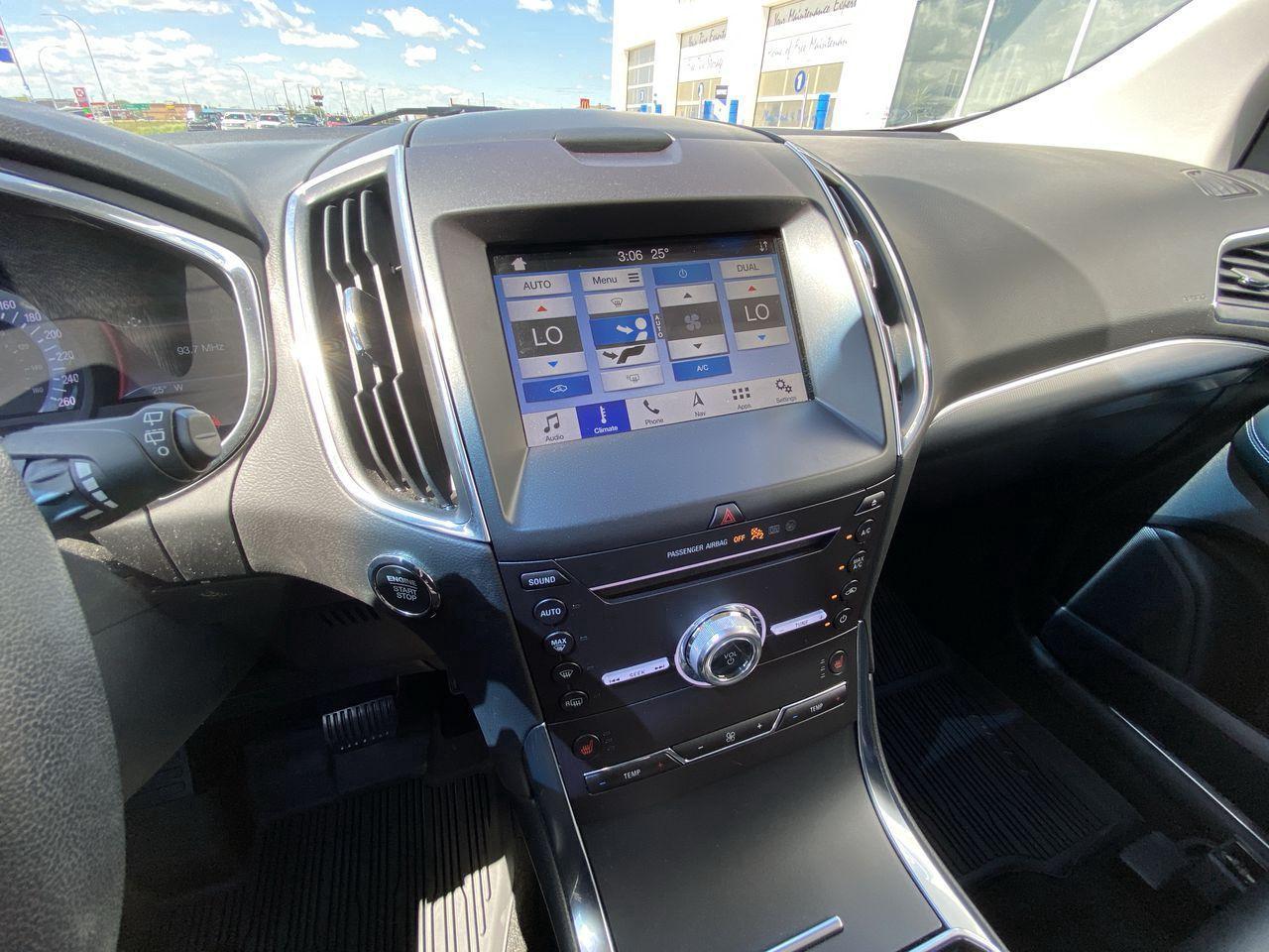 2019 Ford Edge Titanium AWD Photo5