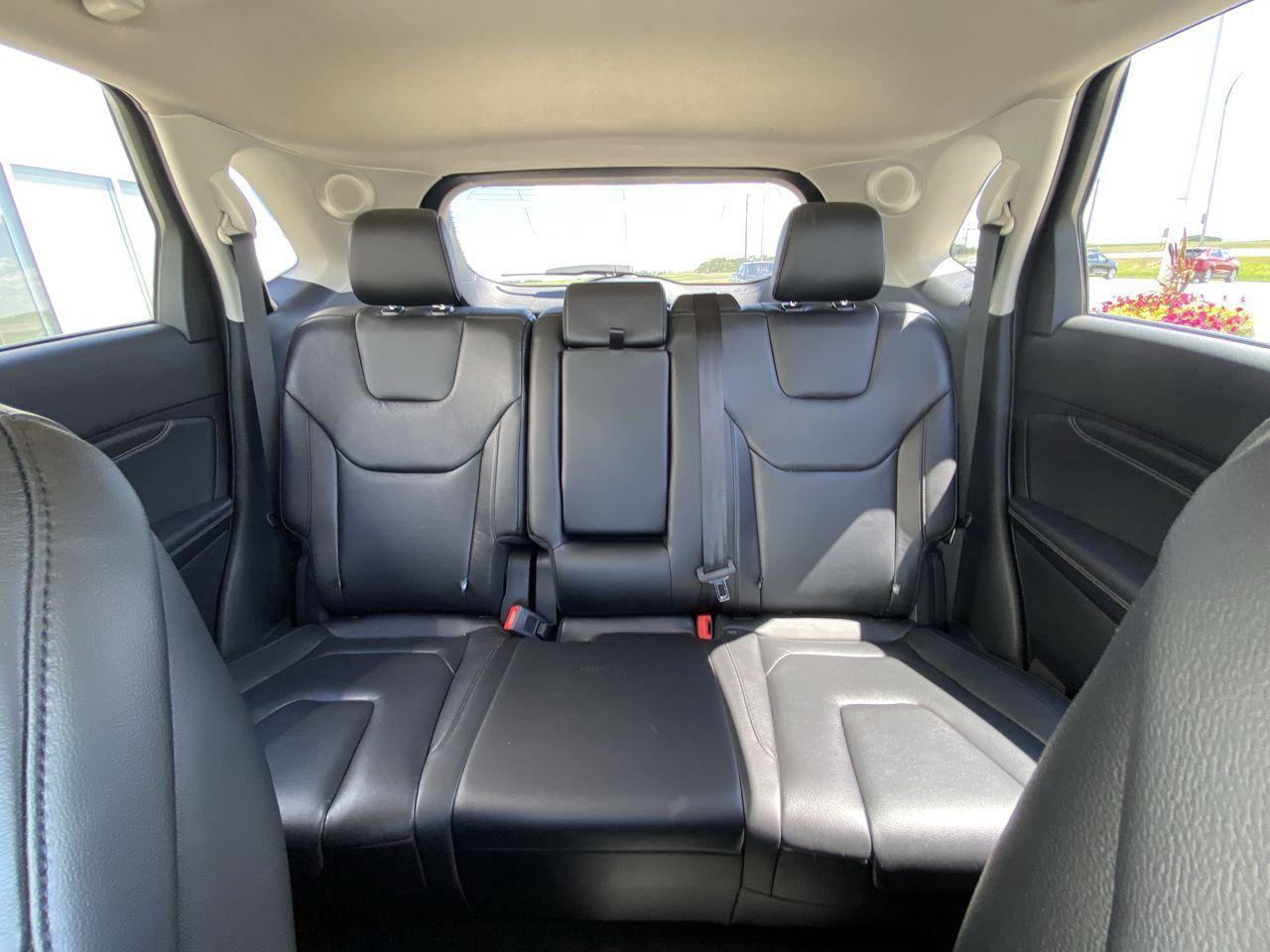 2019 Ford Edge Titanium AWD Photo5