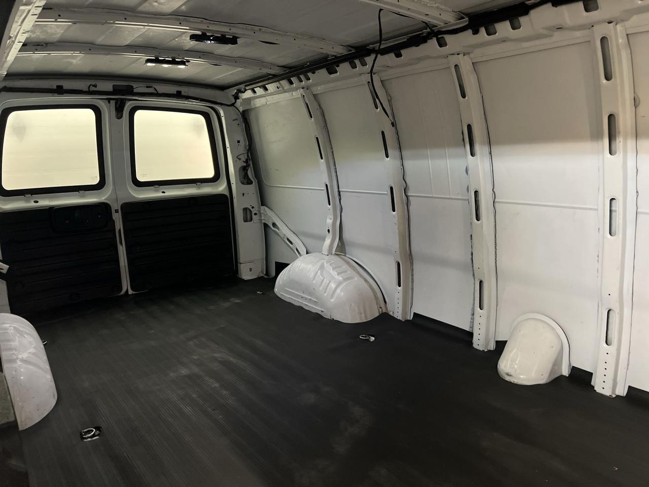 2021 GMC Savana 3500 | 401HP 6.6L V8 | LWB 155IN | REAR CAM Photo