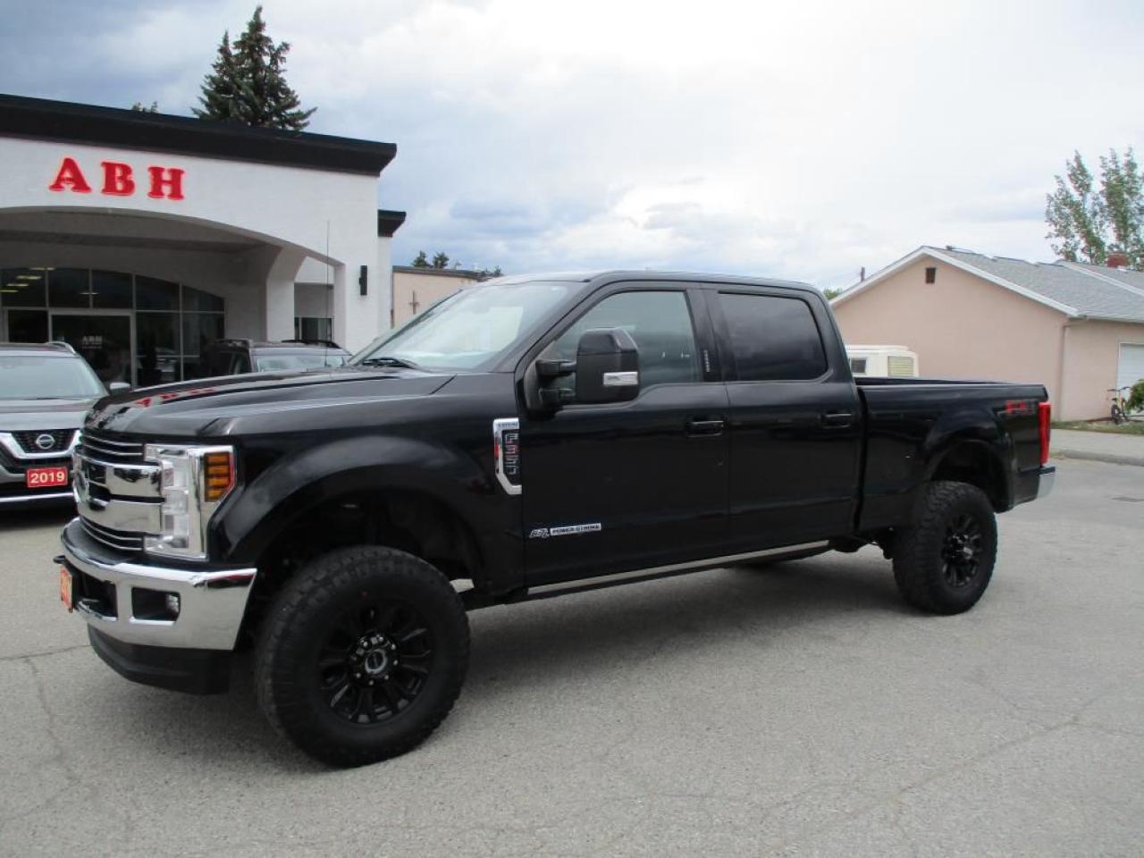 2019 Ford F-350 SD Lariat Crew Cab 4WD Photo1