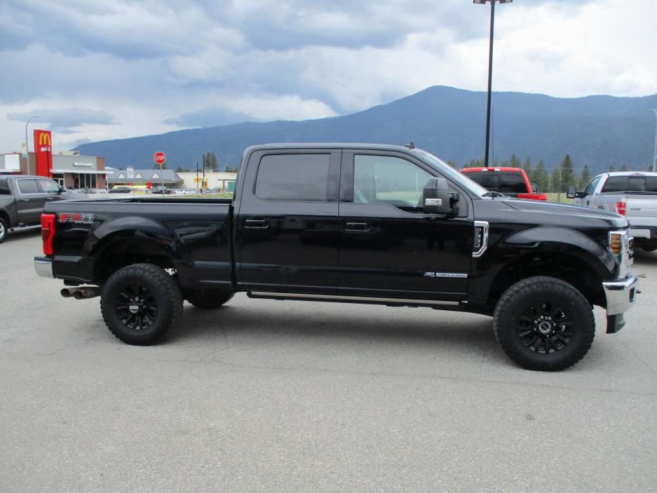 2019 Ford F-350 SD Lariat Crew Cab 4WD Photo3