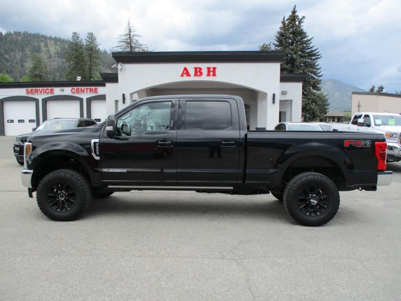 2019 Ford F-350 SD Lariat Crew Cab 4WD Photo2