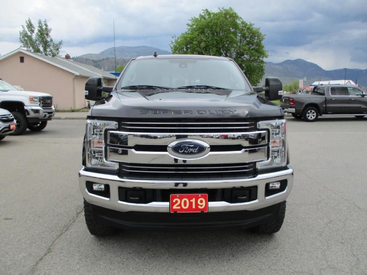 2019 Ford F-350 SD Lariat Crew Cab 4WD Photo1