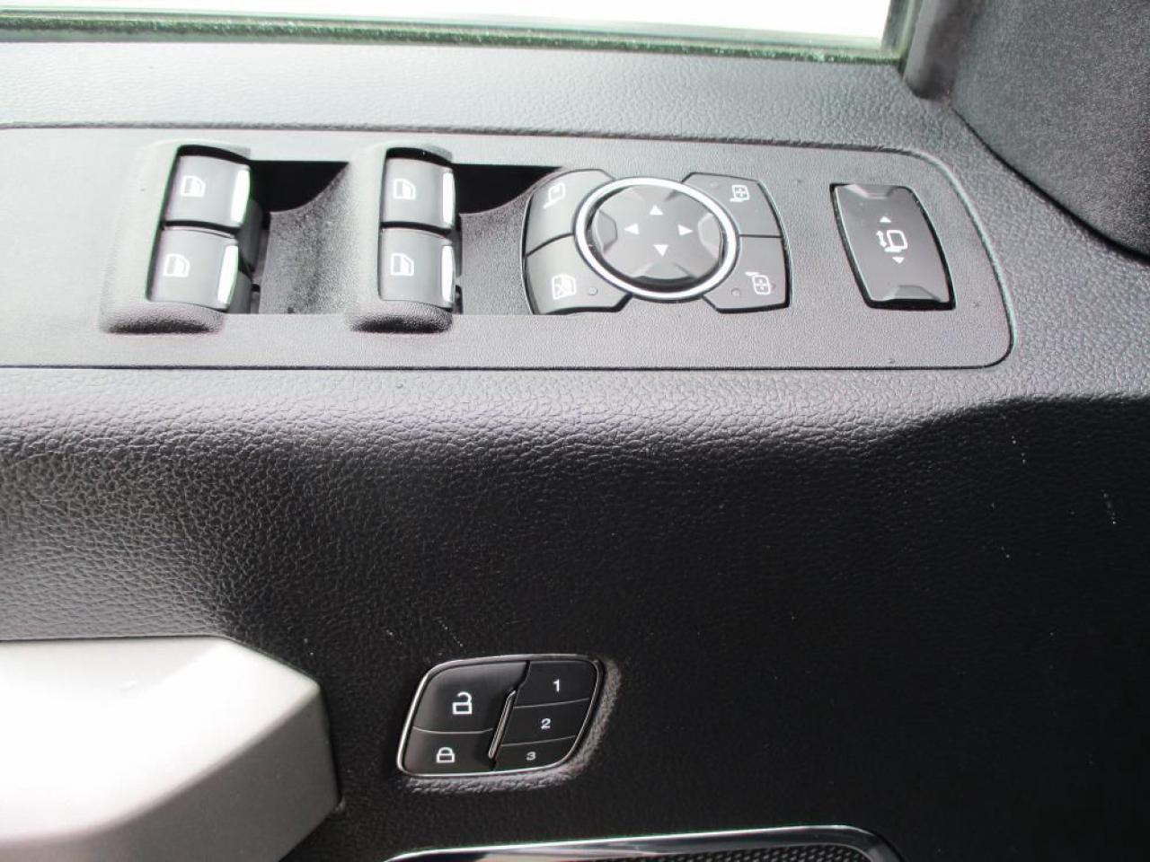 2019 Ford F-350 SD Lariat Crew Cab 4WD Photo11