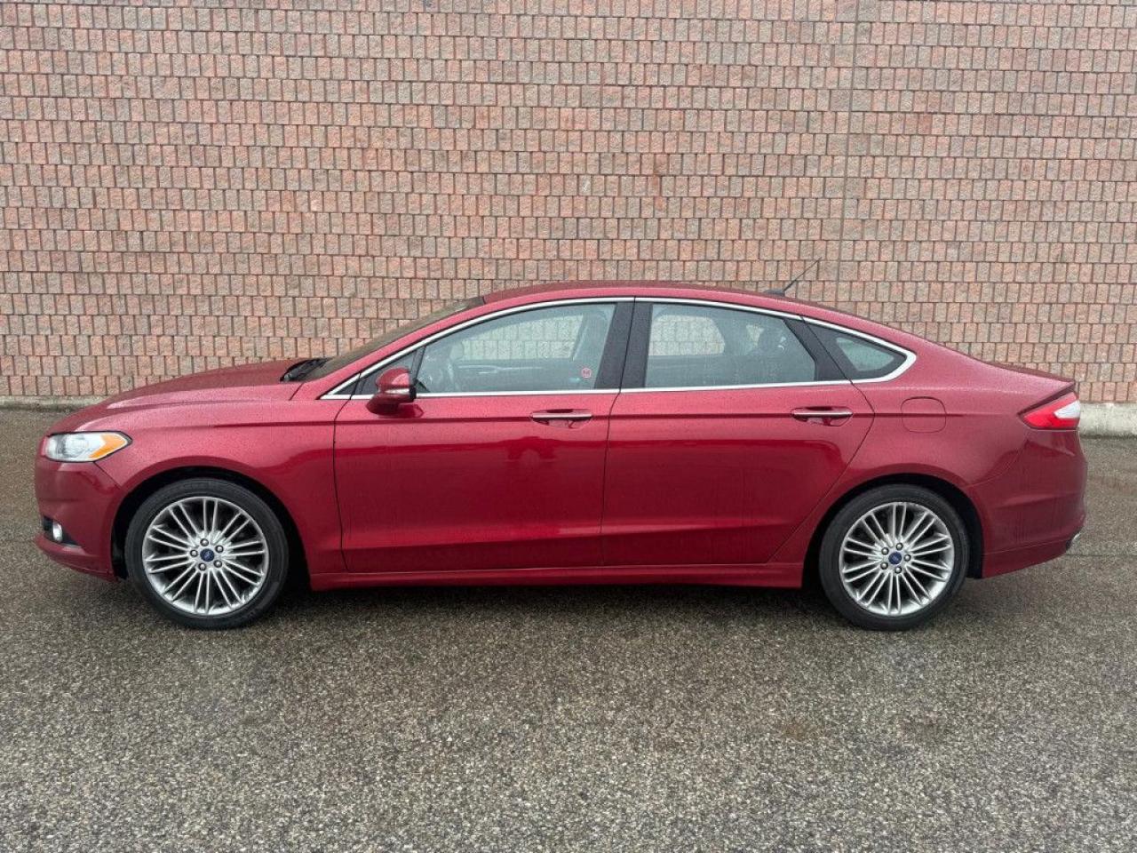 2015 Ford Fusion SE | CLEAN CARFAX | FULLY LOADED | LEATHER | BIG SCREEN | NAVI | BACK-UP CAM | PUSH START | HEATED SEATS | - Photo #3