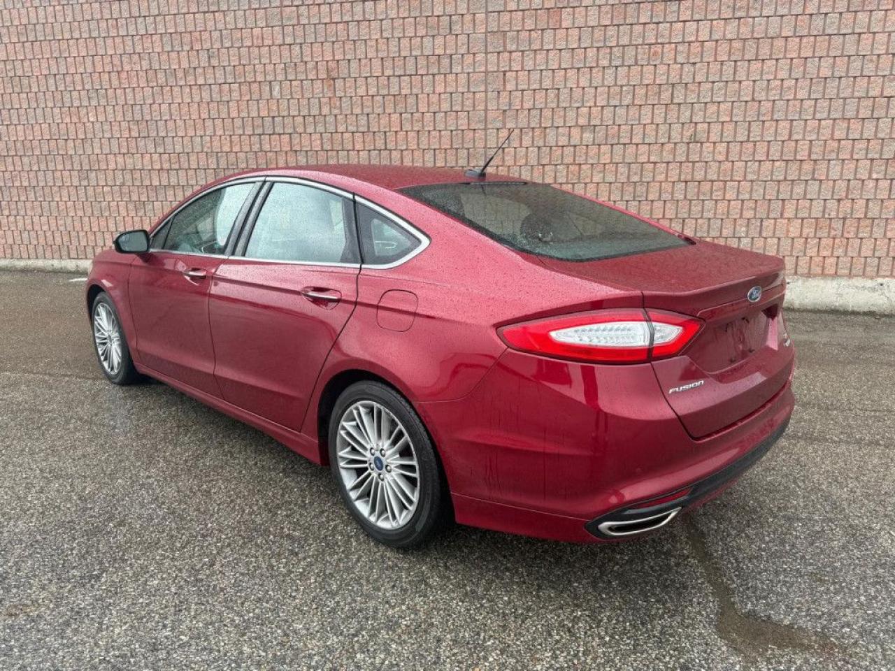 2015 Ford Fusion SE | CLEAN CARFAX | FULLY LOADED | LEATHER | BIG SCREEN | NAVI | BACK-UP CAM | PUSH START | HEATED SEATS | - Photo #4