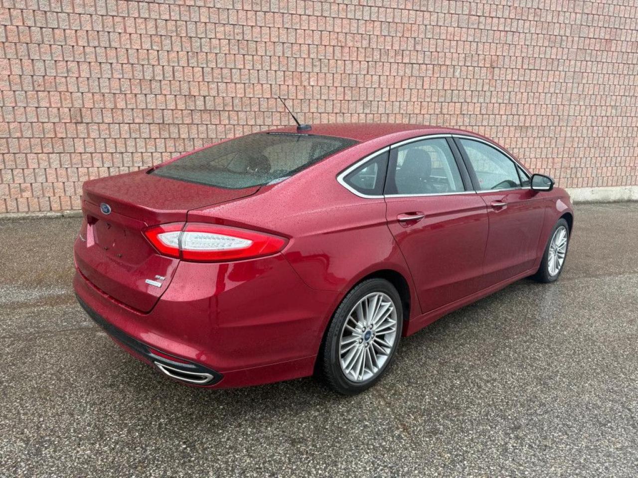 2015 Ford Fusion SE | CLEAN CARFAX | FULLY LOADED | LEATHER | BIG SCREEN | NAVI | BACK-UP CAM | PUSH START | HEATED SEATS | - Photo #6