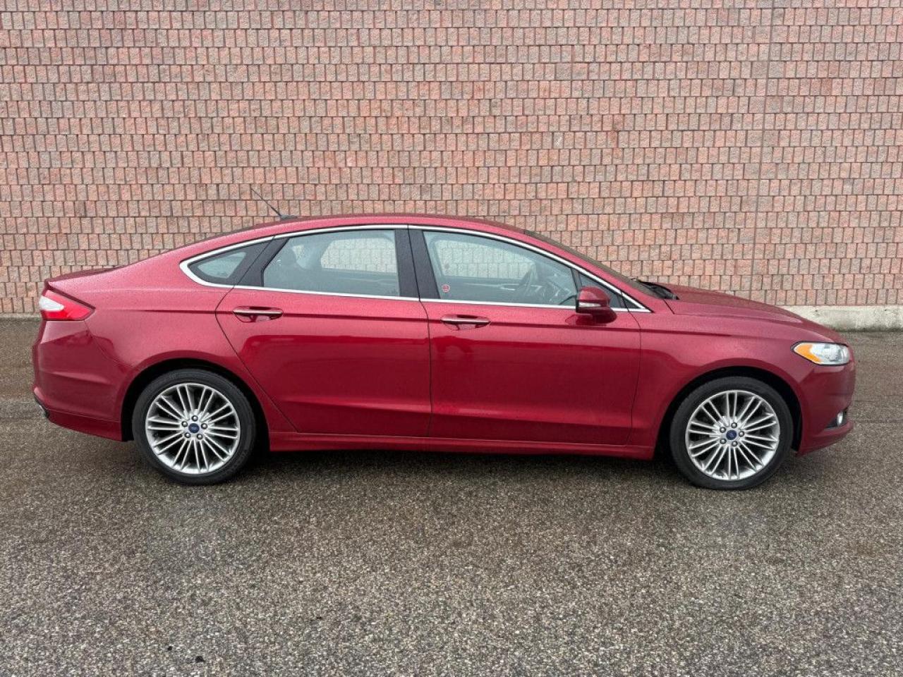 2015 Ford Fusion SE | CLEAN CARFAX | FULLY LOADED | LEATHER | BIG SCREEN | NAVI | BACK-UP CAM | PUSH START | HEATED SEATS | - Photo #7