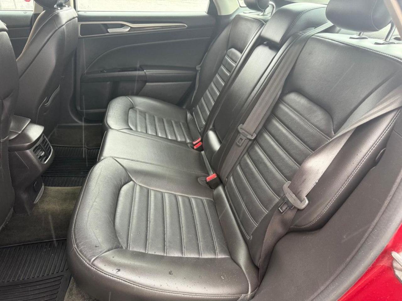 2015 Ford Fusion SE | CLEAN CARFAX | FULLY LOADED | LEATHER | BIG SCREEN | NAVI | BACK-UP CAM | PUSH START | HEATED SEATS | - Photo #17