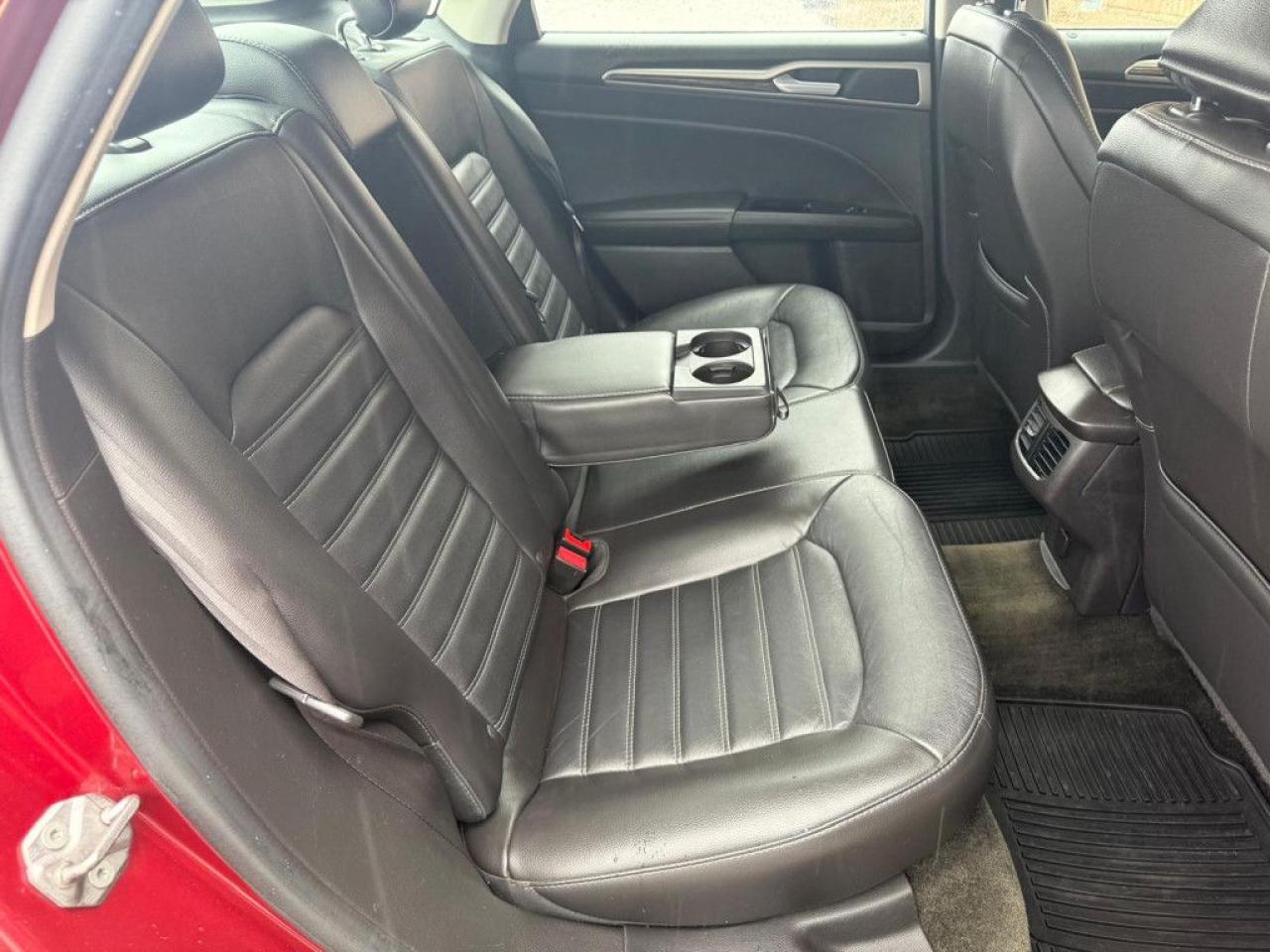 2015 Ford Fusion SE | CLEAN CARFAX | FULLY LOADED | LEATHER | BIG SCREEN | NAVI | BACK-UP CAM | PUSH START | HEATED SEATS | - Photo #19