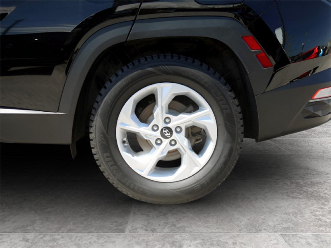 2022 Hyundai Tucson Essential  **13 SERVICE RECORDS** Photo