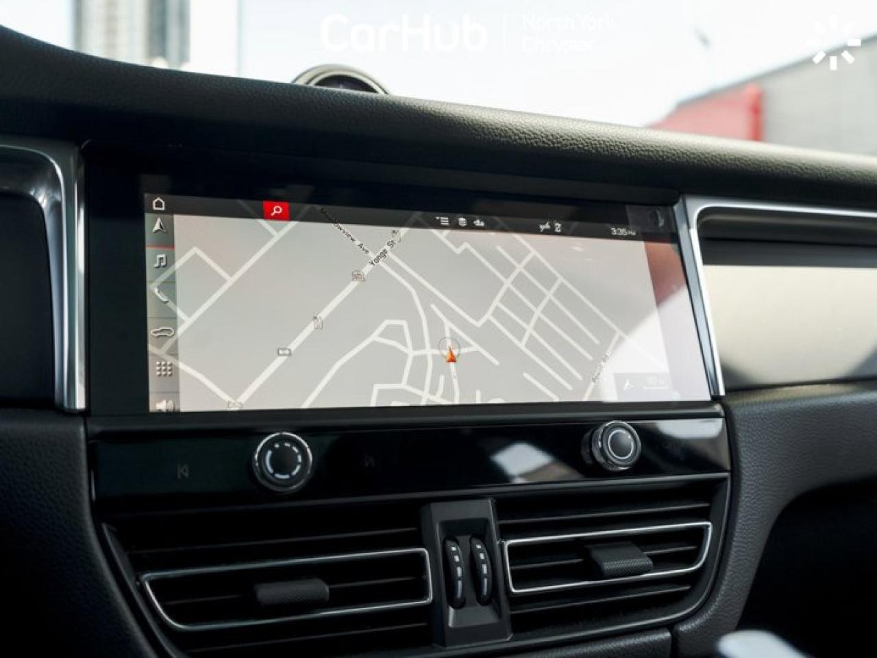 2025 Porsche Macan AWD Panoroof Heated Vented Seats Navi Backup Cam Photo3