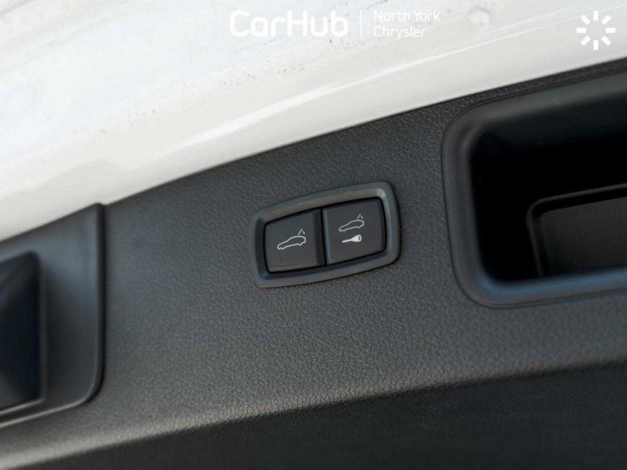 2025 Porsche Macan AWD Panoroof Heated Vented Seats Navi Backup Cam Photo