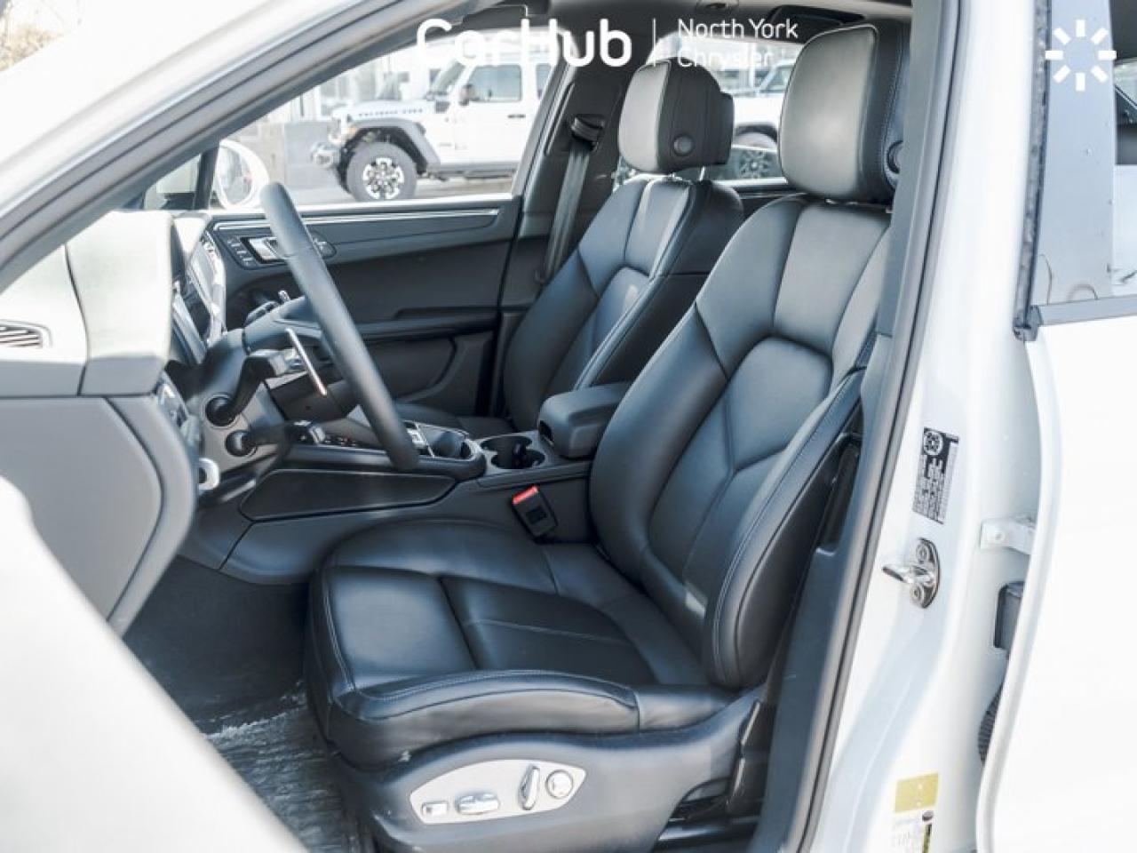 2025 Porsche Macan AWD Panoroof Heated Vented Seats Navi Backup Cam Photo