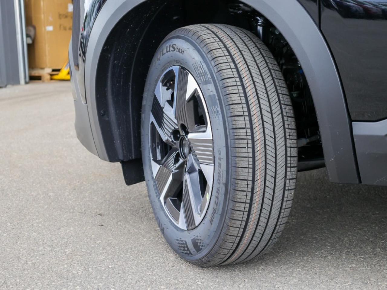 2025 Nissan Kicks SV  - Heated Seats - Low Mileage Photo